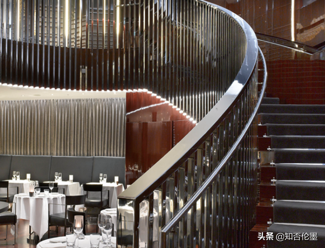 农村别墅楼层高度标准，农村别墅层高多少合适（自建房的“楼梯扶手”）