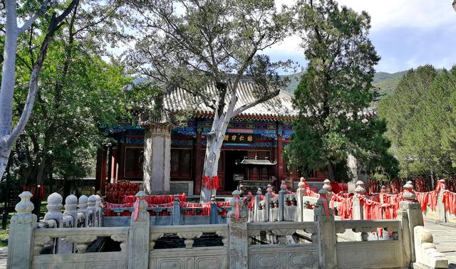 北京香山公园里面都有哪些寺庙，香山公园里面的寺庙（碧云寺金刚宝座塔）