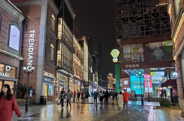 武汉最繁华的商业街，武汉最繁华的商业街在哪里（武汉两条步行街）