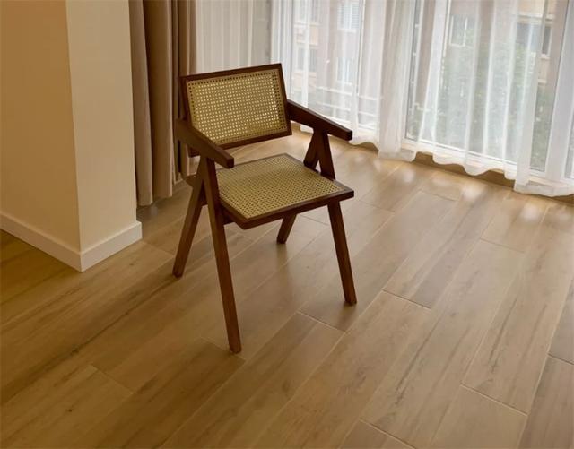 木纹瓷砖特点有哪些，木纹瓷砖有什么缺点（饱受争议的“木纹砖”）