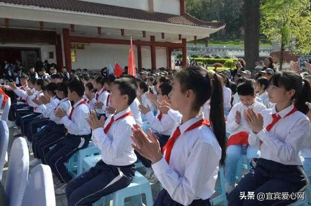 南疆烈士陵园祭英烈，宜宾：清明时节祭英烈