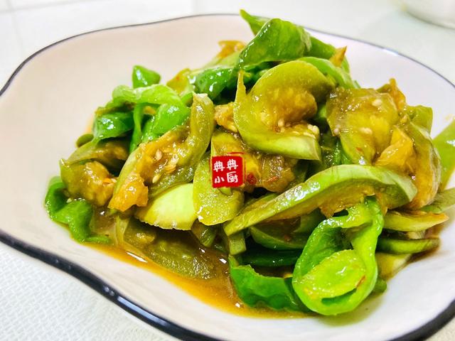青椒炒茄子的家常做法 青椒炒茄子怎么做好吃，青椒炒茄子的家常做法（简单来一盘炒茄子）