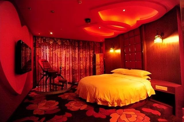 情侣房多功能座椅的使用方法，怎么在寝室自己安慰不被发现（床旁边的“多功能座椅”）