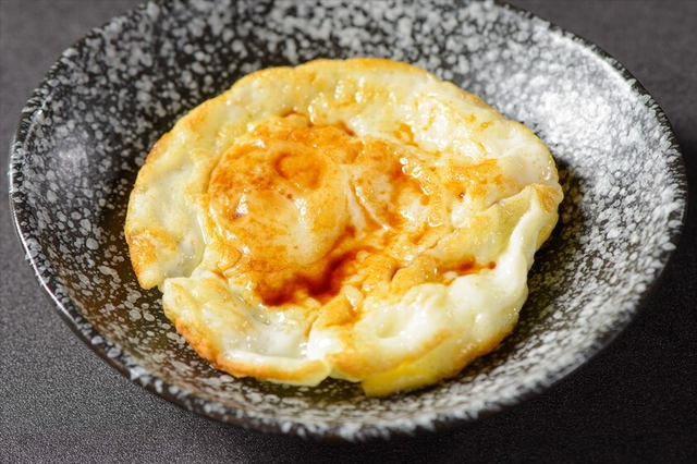 煎蛋不粘锅的方法，普通锅煎鸡蛋怎么不粘锅（大厨教你2招）