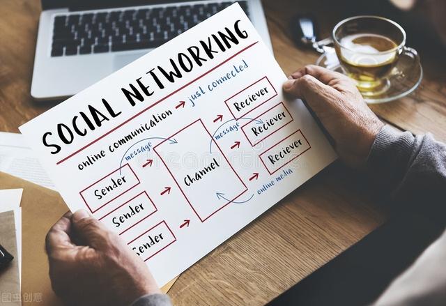 说服教育法的方式有语言文字说服和，　　A事实说服 B理论说服C直接说服 D间接说服（社会心理学：如何说服别人）