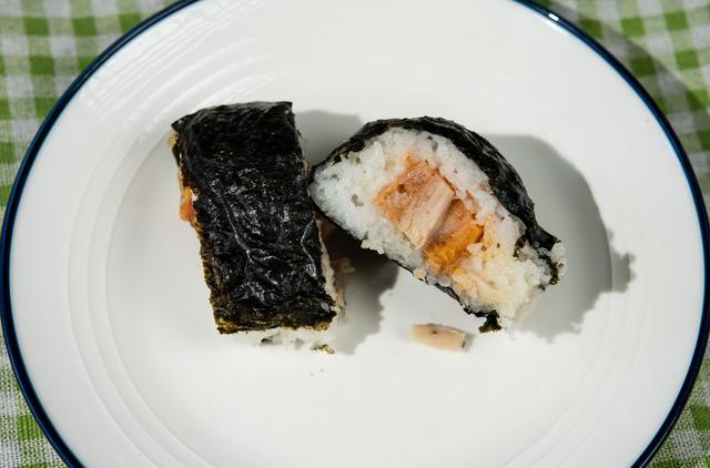 普通的饭团怎么做，普通的饭团怎么做视频（可能是最快吃一顿饭的方式）