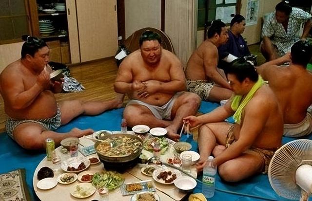 日本相扑运动员，为什么日本有很多漂亮的女明星会嫁给相扑手（吃喝拉撒都有专人管理）