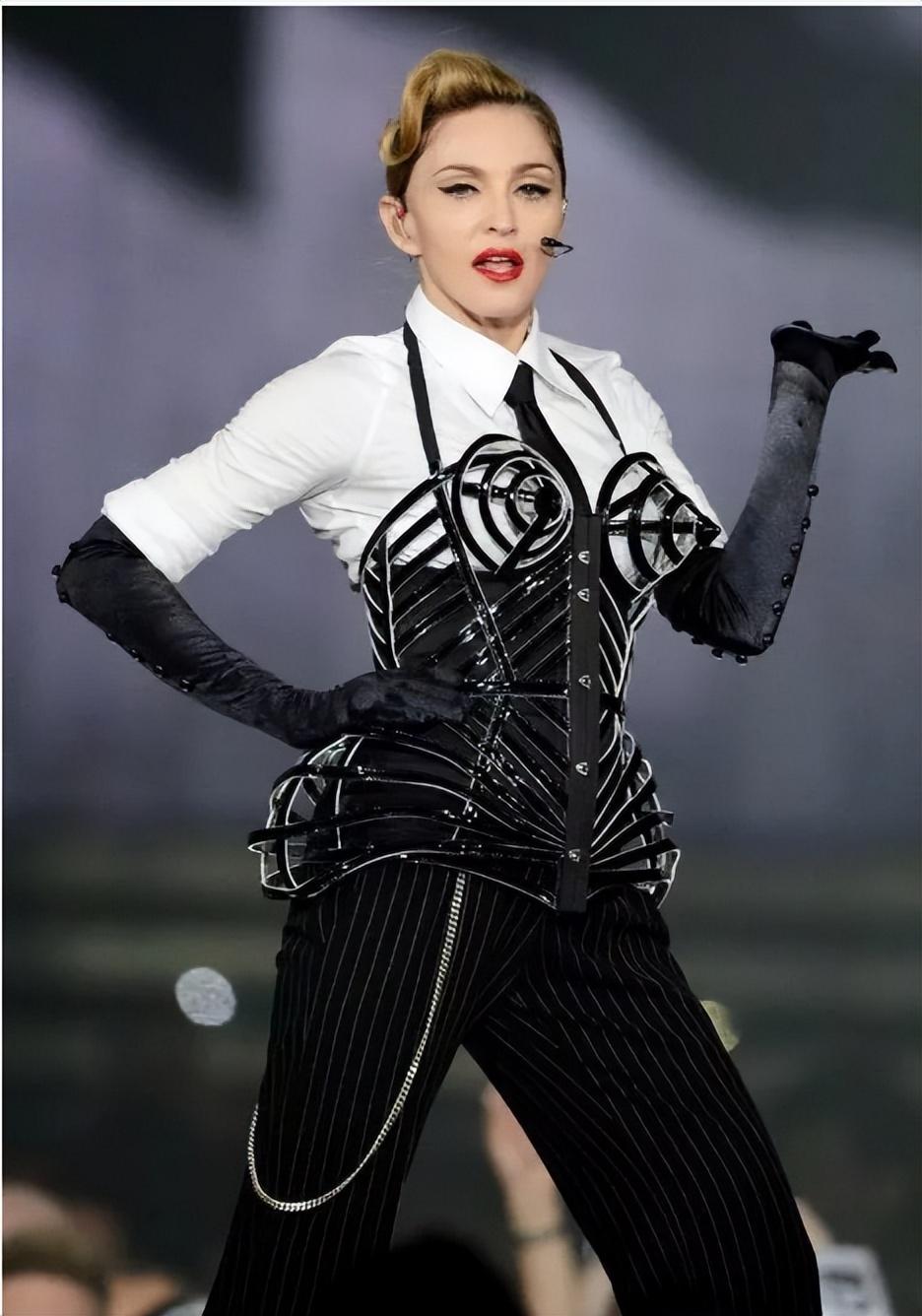 达内尔(64岁麦当娜照片曝光) - 青木春