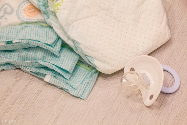 婴儿尿布怎么用，新生儿尿布怎么用（但用尿布的效果更舒适）