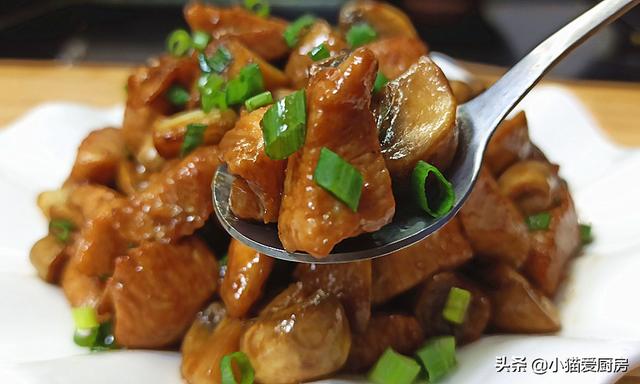 口蘑炒多久能熟，口蘑怎么炒（没想到鸡胸肉和口蘑一起炒这么好吃）