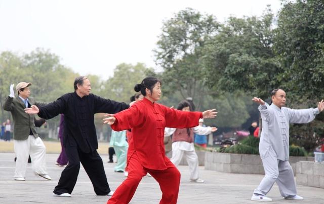 男人为什么会离婚，婚姻里什么情况男人会选择离婚（大多数的男人提离婚无非有2个原因）