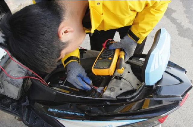 充电器充不进去电，手机充电接口充不进去电是怎么回事（遇到电动车充不进电）