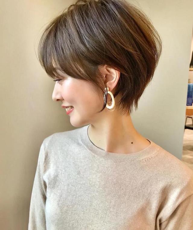 而且,在年龄段上也是没有任何要求的,属于每个年龄段都合适的发型