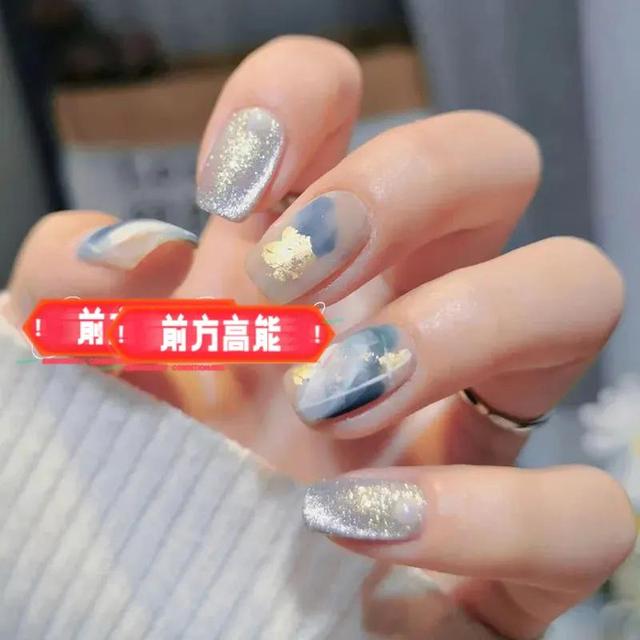 超级显白的基础款美甲，显白显嫩的美甲来一波儿~