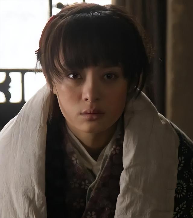 盘龙卧虎高山顶的演员，盘龙卧虎高山顶的演员是谁（把汤唯和蒋勤勤等女星放在一起）