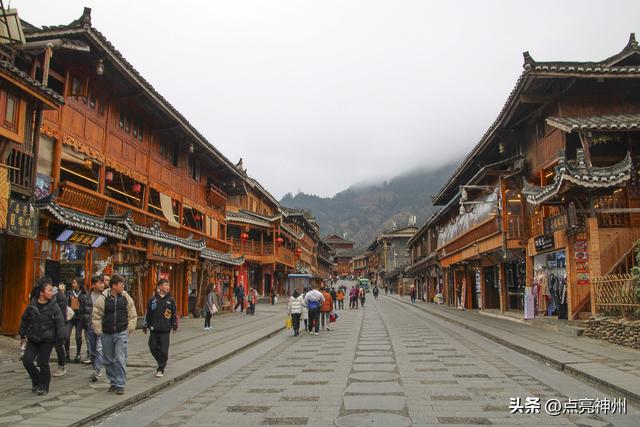 贵州梵净山旅游攻略，贵州梵净山旅游攻略自由行（贵州最值得一游的15个景区）