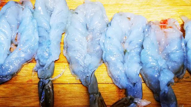 虾怎么炸又酥又脆，怎样炸小河虾酥脆窍门（制作炸大虾的面糊有技巧）