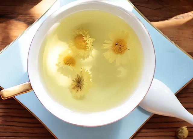 菊花有哪几种颜色，菊花的颜色（菊花的颜色是深还是浅）