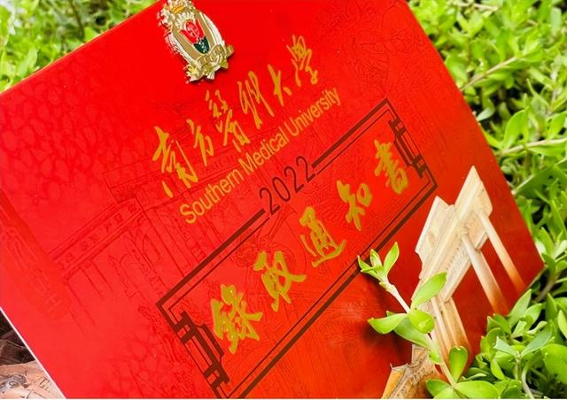 中国邮政物流查询，如何查询中国邮政物流编号（这些心意满满的录取通知书）