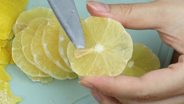 柠檬蜂蜜的做法腌制，柠檬蜂蜜水的做法腌制不放冰箱（外面买15元的蜂蜜柠檬茶）