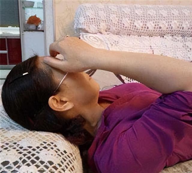 怎么快速哭出来，有没有什么快速哭出来的方法（每次哭肿眼睛我都用这些方法消肿的）