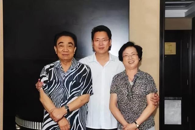 鲍国安宋江，鲍国安宋江图片（“曹操”鲍国安的“消失”）