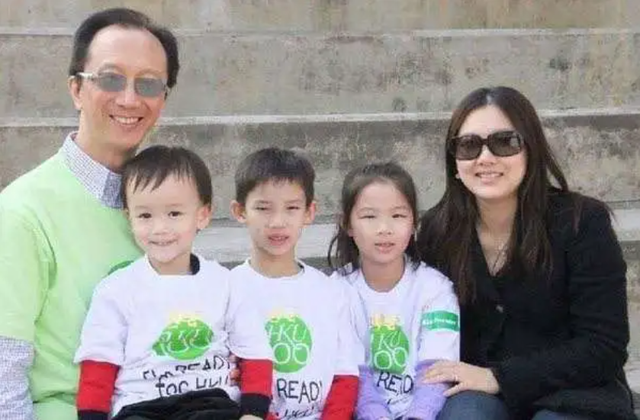 伏明霞的无性婚姻，伏明霞什么时候离的婚（伏明霞24岁嫁50岁富商）