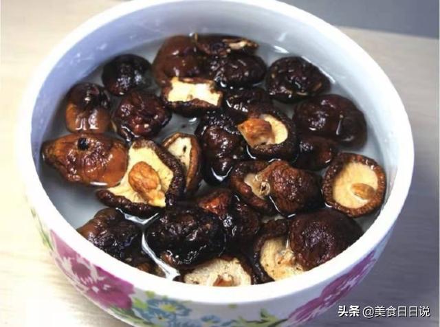 食用香菇前应该怎样处理，香菇要怎么处理才能吃（在家学做菜之香菇的处理方法）