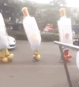 小耳朵是什么意思，微信界面有个小耳朵是什么意思（看着都不像一个人好吗）