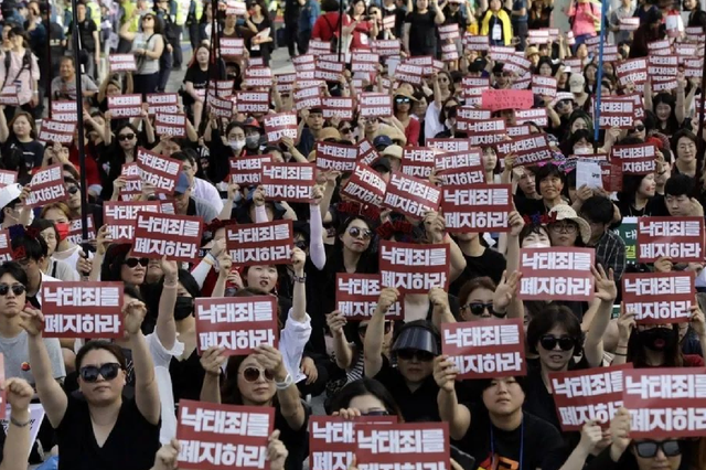 韩国人口出生率，韩国近年人口出生数量（韩国之痛：生育率跌至谷底）