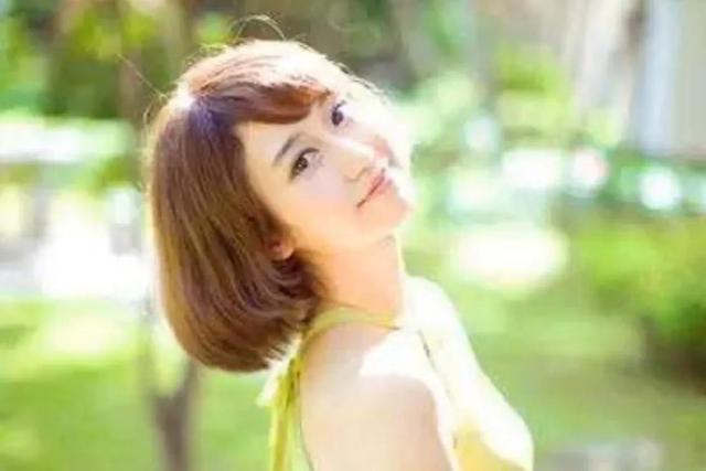 中年女人微信名字简单气质，中年女人微信名字简单气质三个字（给她发这三句话就搞定）