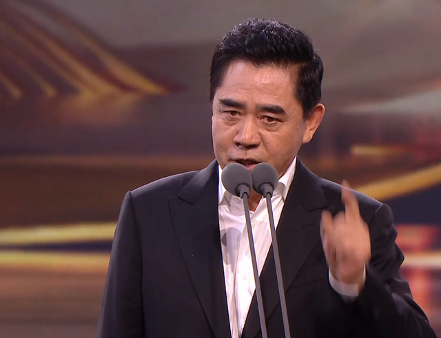 宋茜到底有没有对赵丽颖撇嘴，杨紫含泪、宋茜撇嘴、王一博领奖“六缺五”