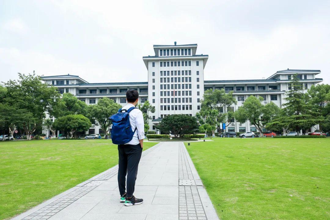 浙江大学主校区(浙江大学各个校区简介)