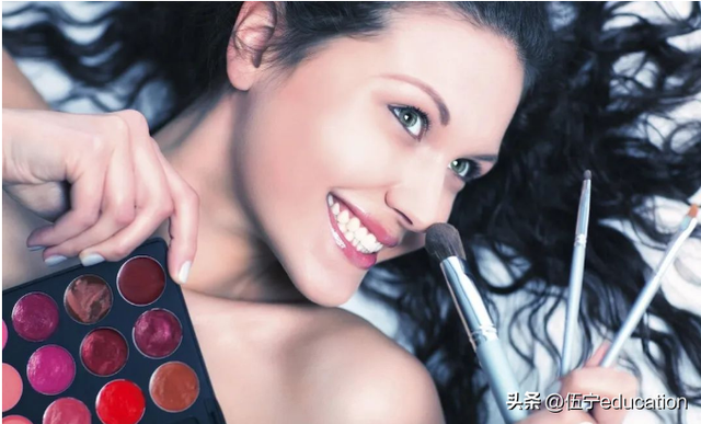 化妆师培训要多久需要考证吗，化妆师培训要多久（化妆师证在哪里报名）