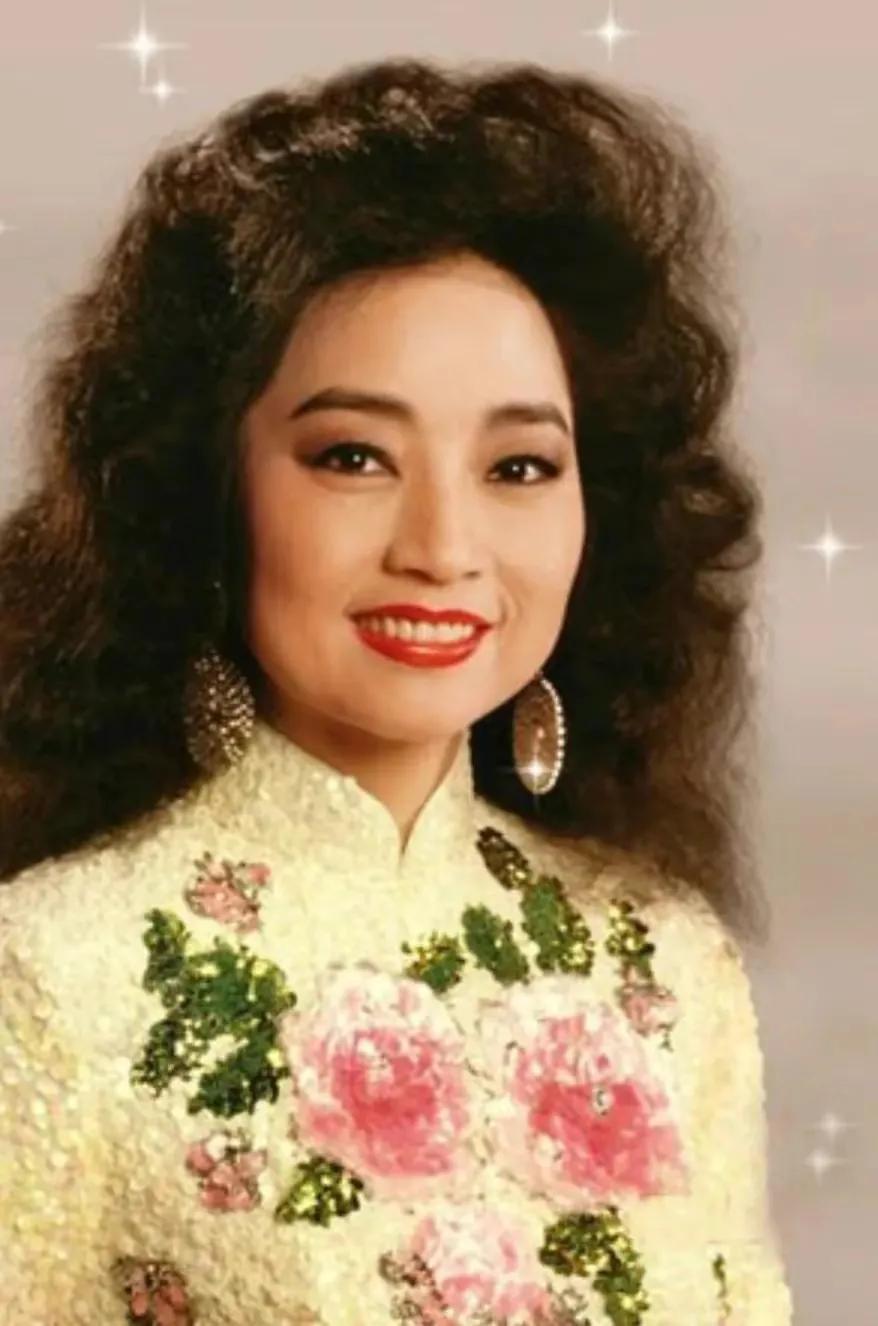 徐小凤,几张美照