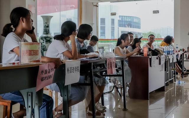 大学暑假是几月到几月，南方大学暑假是几月到几月（全国各地大一新生入学时间已定）