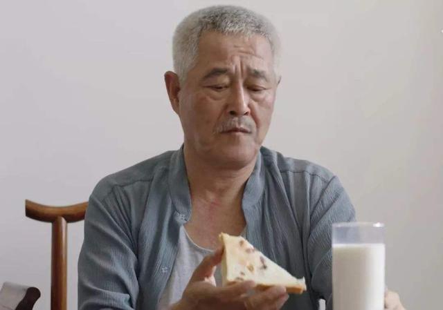 赵本山个人资料简介，赵本山的简历及个人资料（曾经的娱乐顶流赵本山）