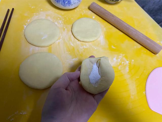 山药饼的家常做法，山药饼做法大全家常（两人晚餐简单山药饼）