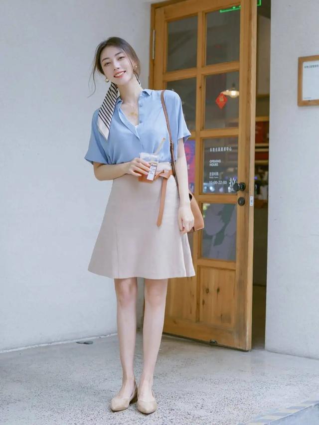 浅蓝色显黑吗，浅蓝色显黑吗图片（夏天穿鞋尽量避开这3个“颜色”）