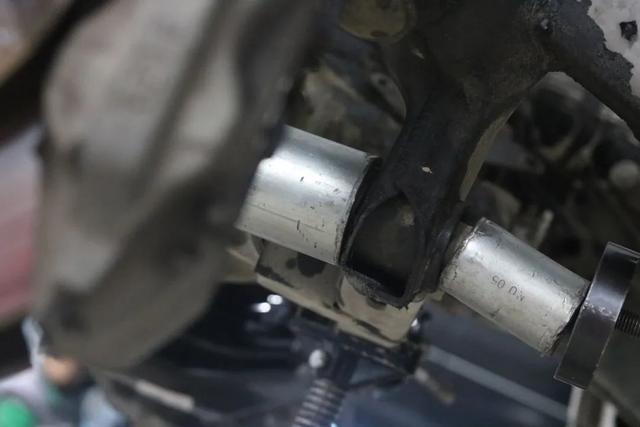 油压减震器，减震器原理图（搞来一辆“破烂不堪”的04年LC100）