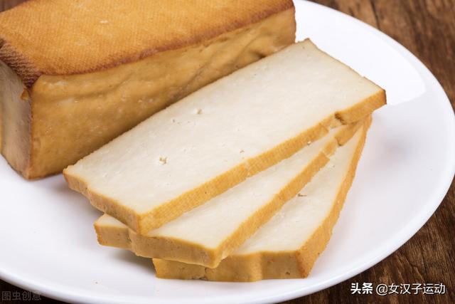 内酯豆腐的热量，内酯豆腐热量（常见豆制品热量揭秘）