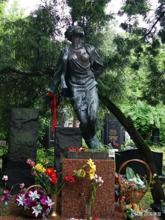 变色龙的作者，变色龙的作者是什么（戈尔巴乔夫将入葬的莫斯科新圣女公墓）