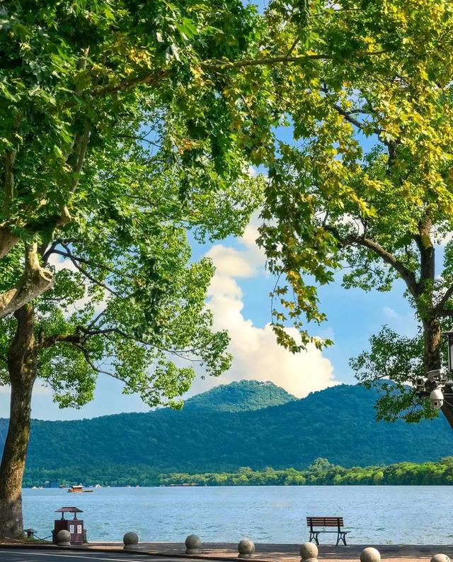 西湖旧十景和新十景，西湖新十景是哪十景（杭州西湖十景最详细攻略）