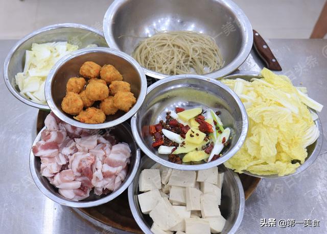 晚上吃什么菜食谱大全，适合晚上吃的菜菜谱（有肉有菜有主食）