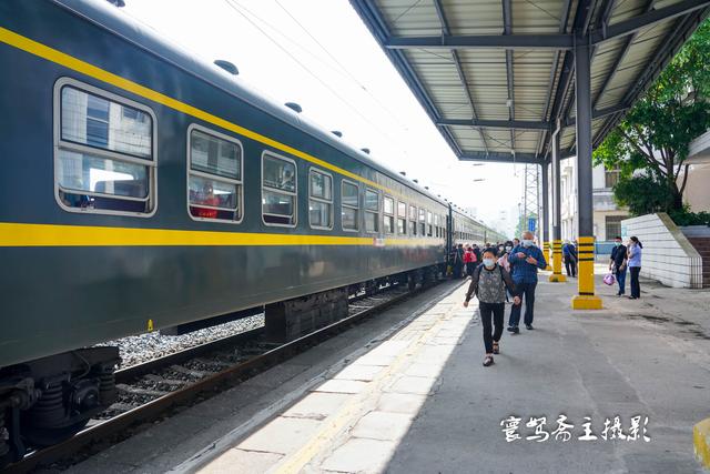 5612次列车，5612次列车时刻表（一路风景优美票价便宜车厢里却空荡荡）