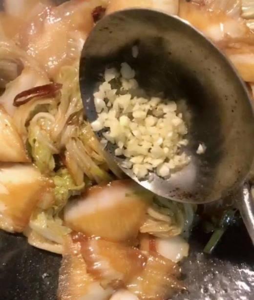 五花肉和大白菜怎样炒好吃，家常菜大白菜炒肉的做法
