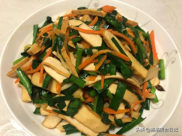 干炒韭菜怎么做，干煸韭菜的做法（大火快炒满屋飘香）