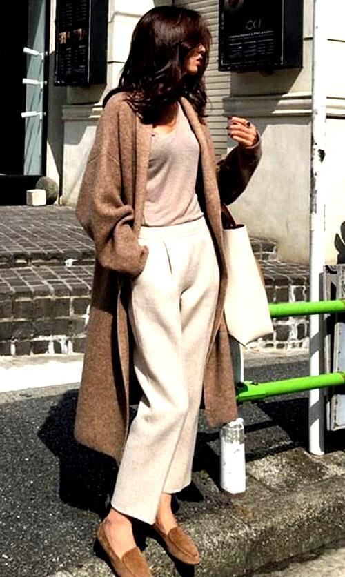 米色裤子搭配，米色上衣搭配什么颜色的裤子好看（今年冬季成熟女人衣橱里）