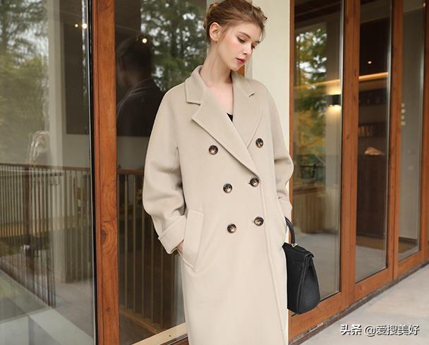 粉色紫色绿色哪个颜色显白，紫色绿色蓝色哪个颜色显白（教你选好衣服颜色让脸显白）