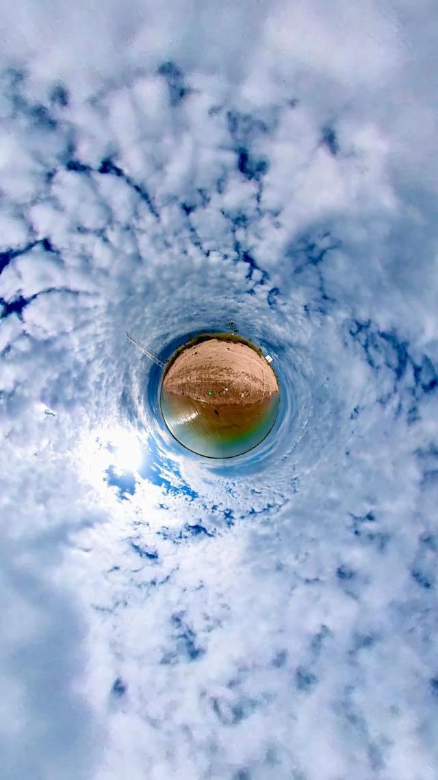 为什么天是蓝的，为什么天空是蓝色的简单回答（天空的颜色）